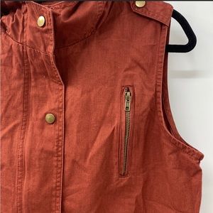 Zenana Outfitters hooded utility vest size L Large red clay
